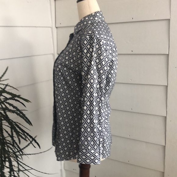 Talbots, size 4, 3/4 sleeve tailored blouse, 100% cotton, hidden front buttons - Picture 2 of 6